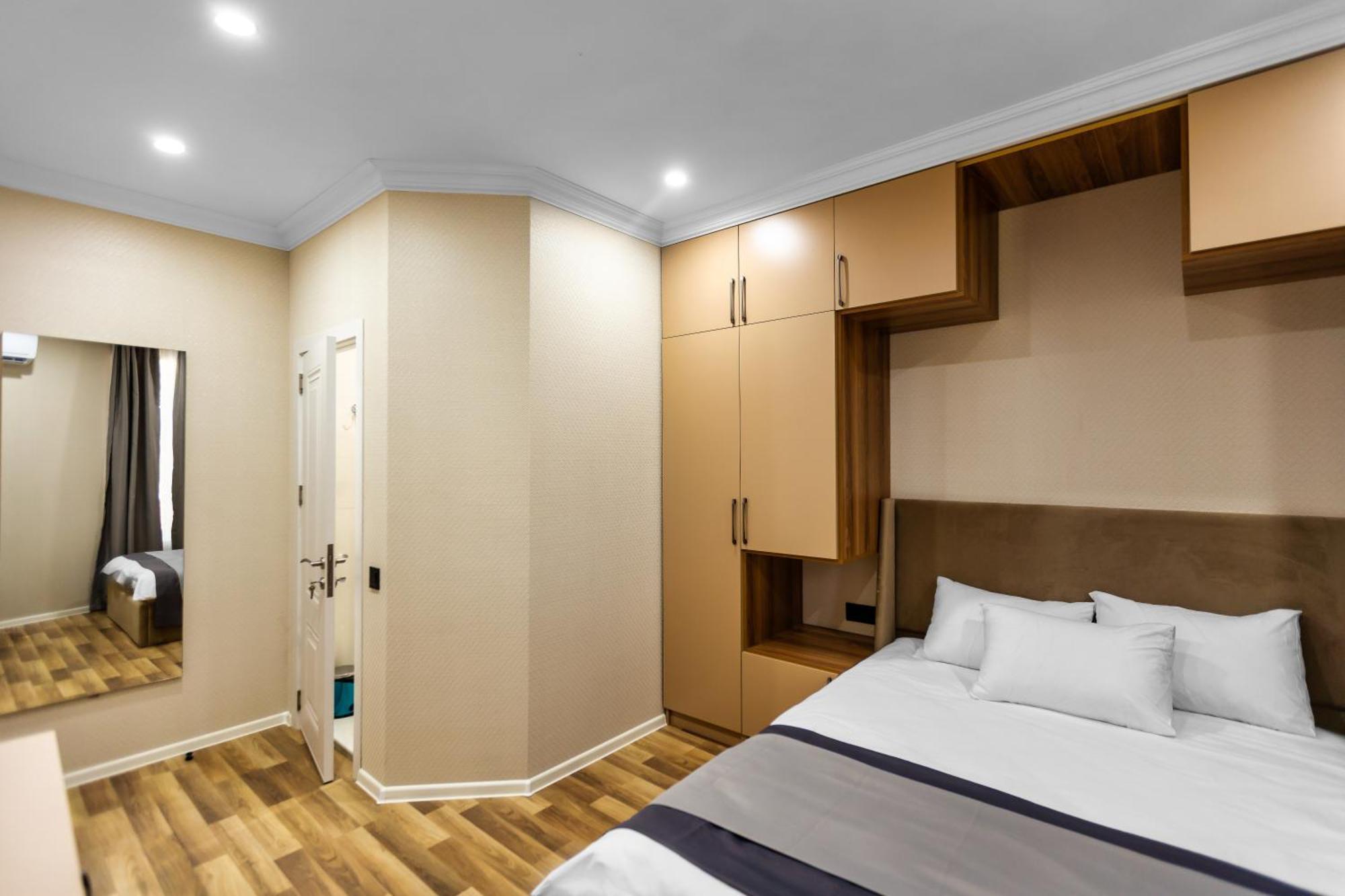 Hillside City Center Hotel Bakoe Buitenkant foto