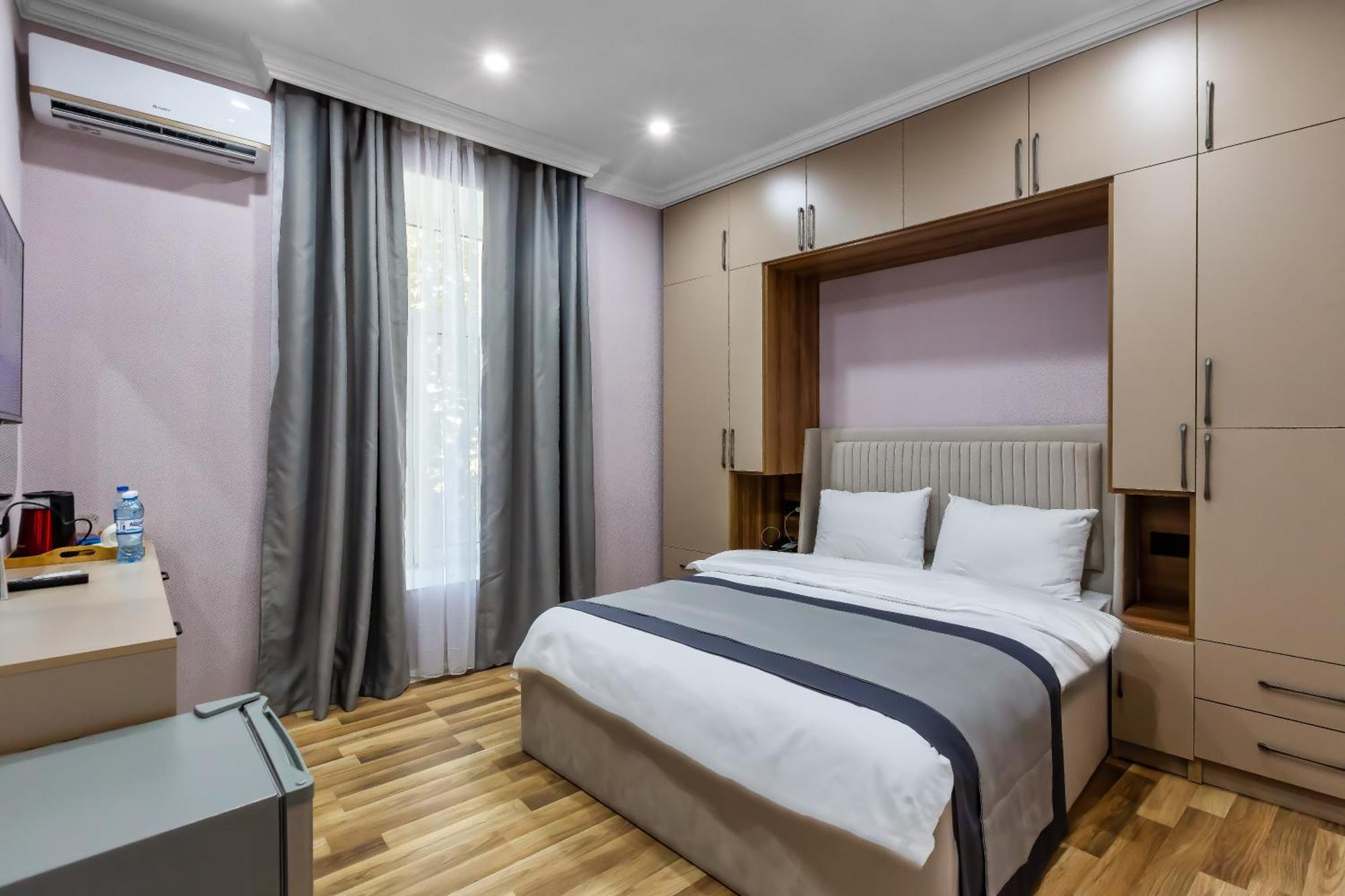 Hillside City Center Hotel Bakoe Buitenkant foto