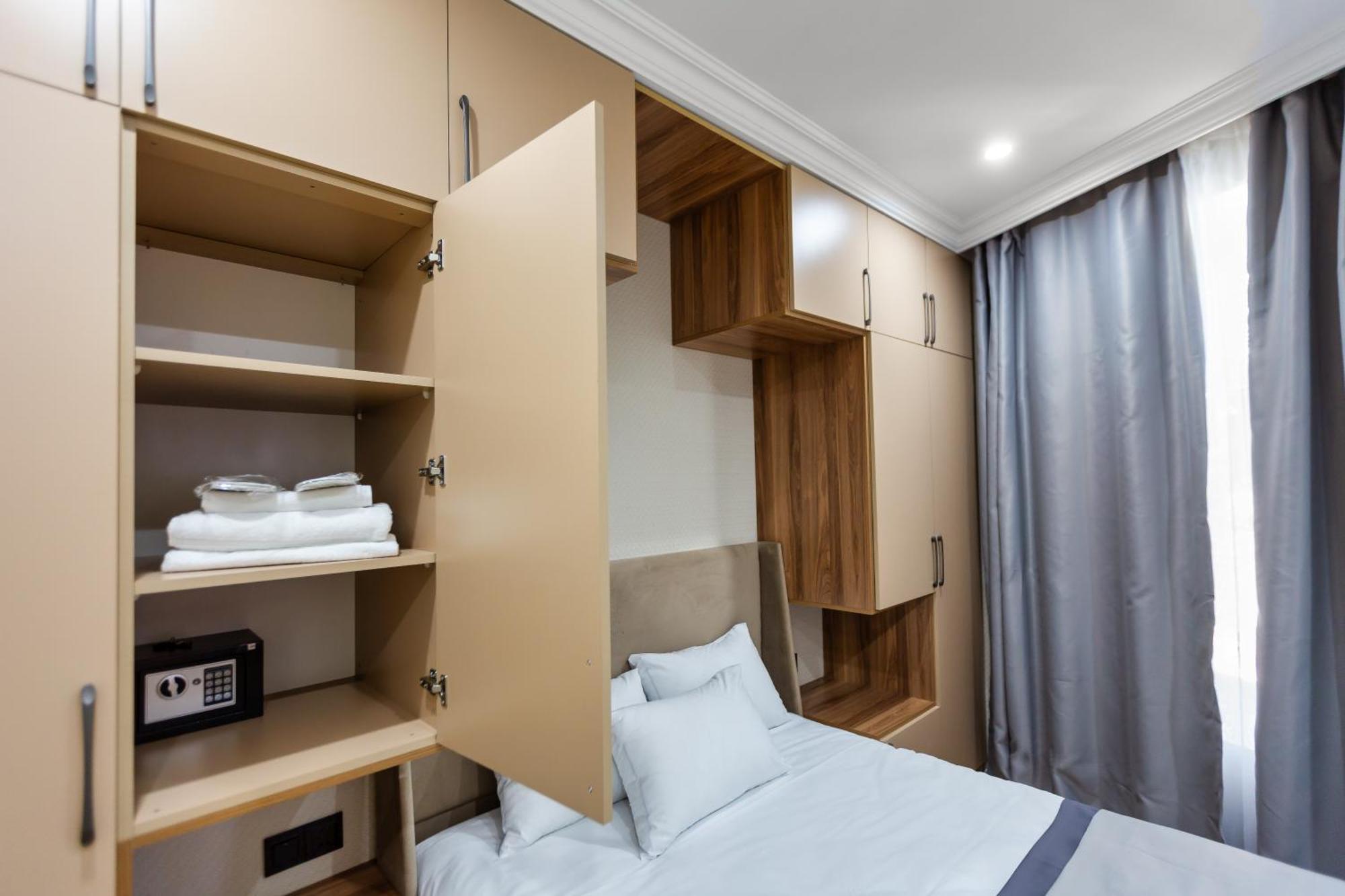 Hillside City Center Hotel Bakoe Buitenkant foto