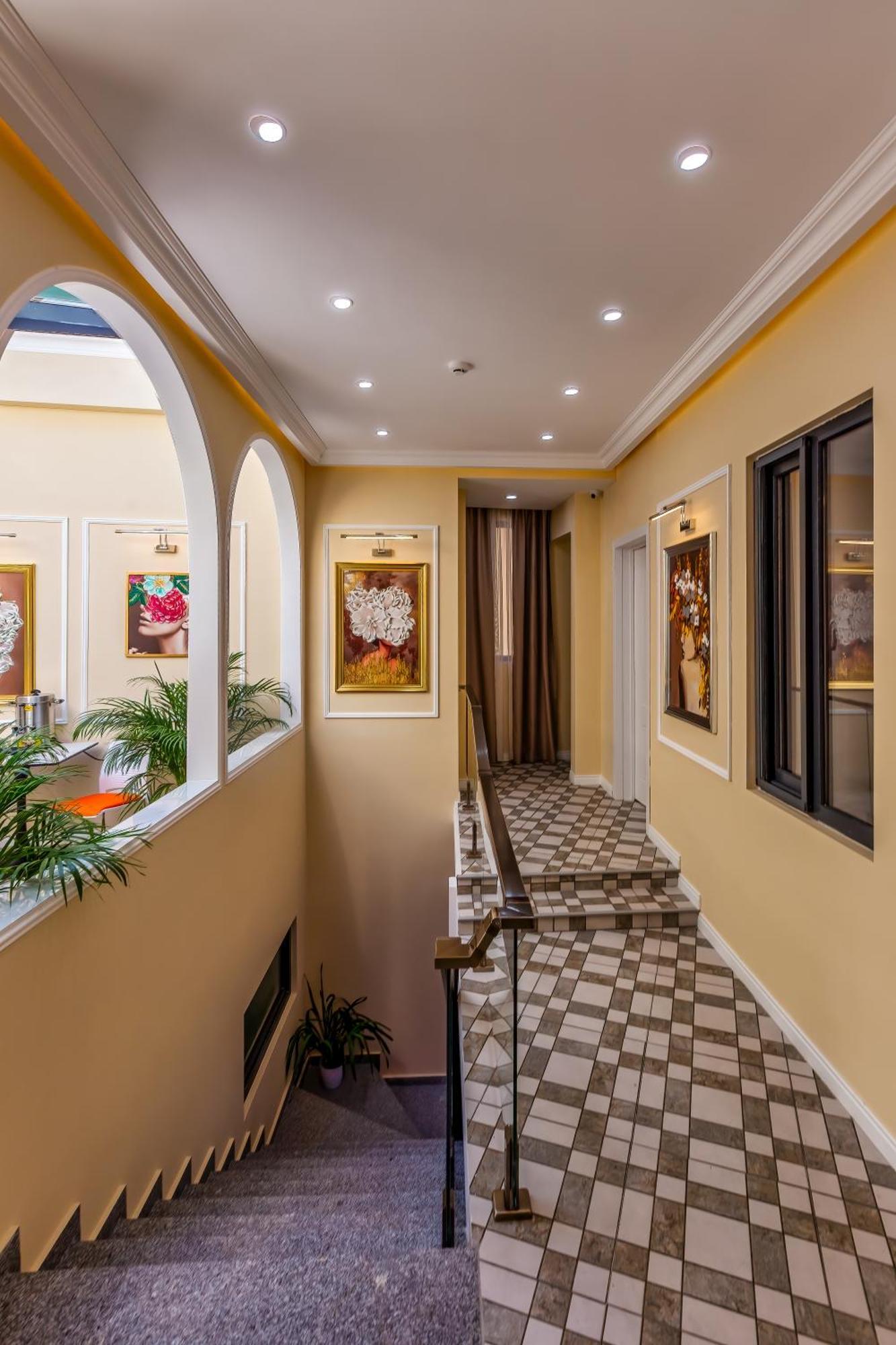 Hillside City Center Hotel Bakoe Buitenkant foto