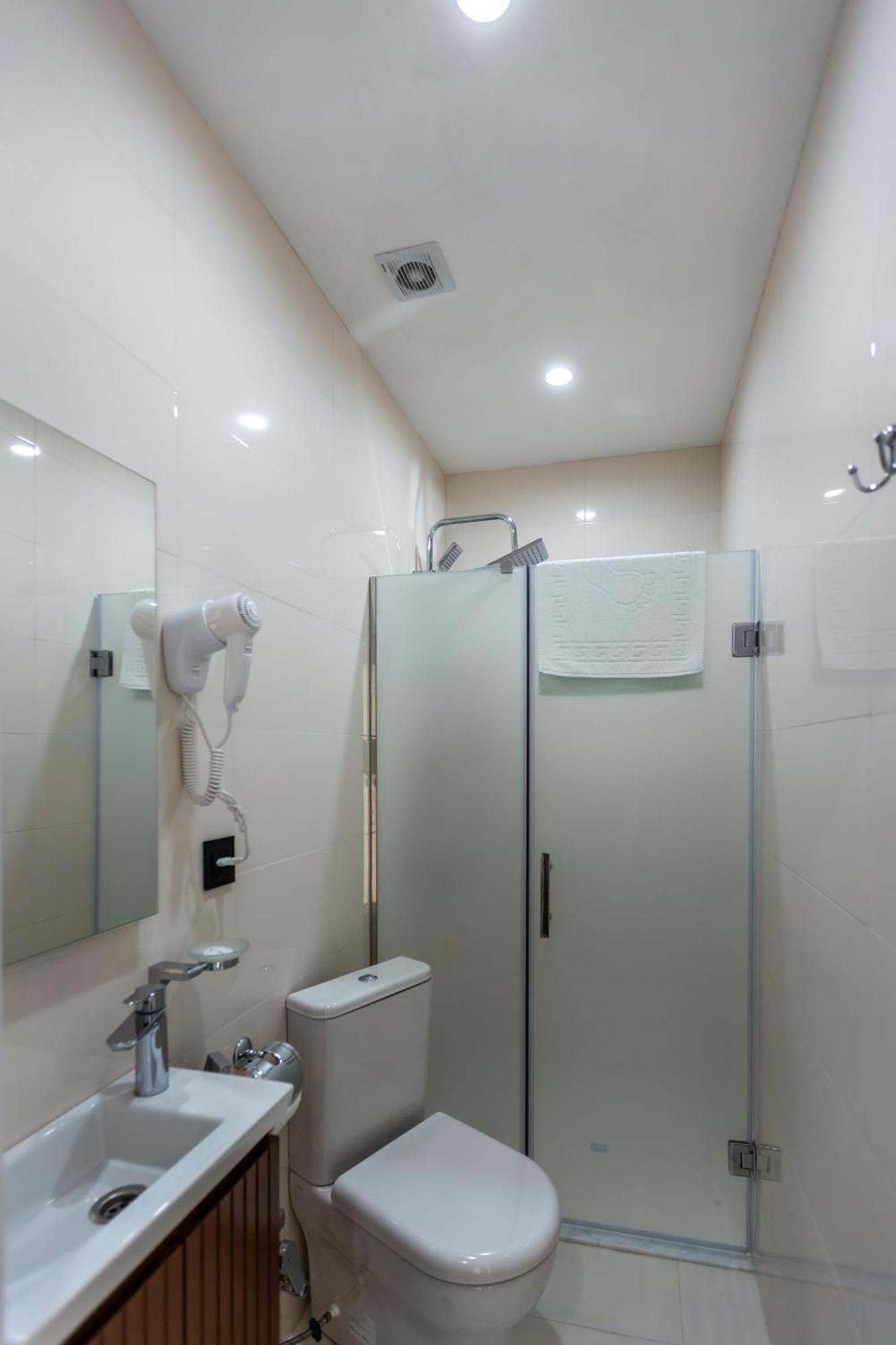 Hillside City Center Hotel Bakoe Buitenkant foto