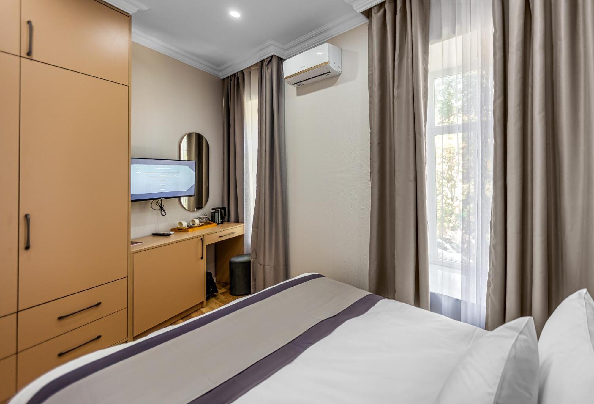 Hillside City Center Hotel Bakoe Buitenkant foto