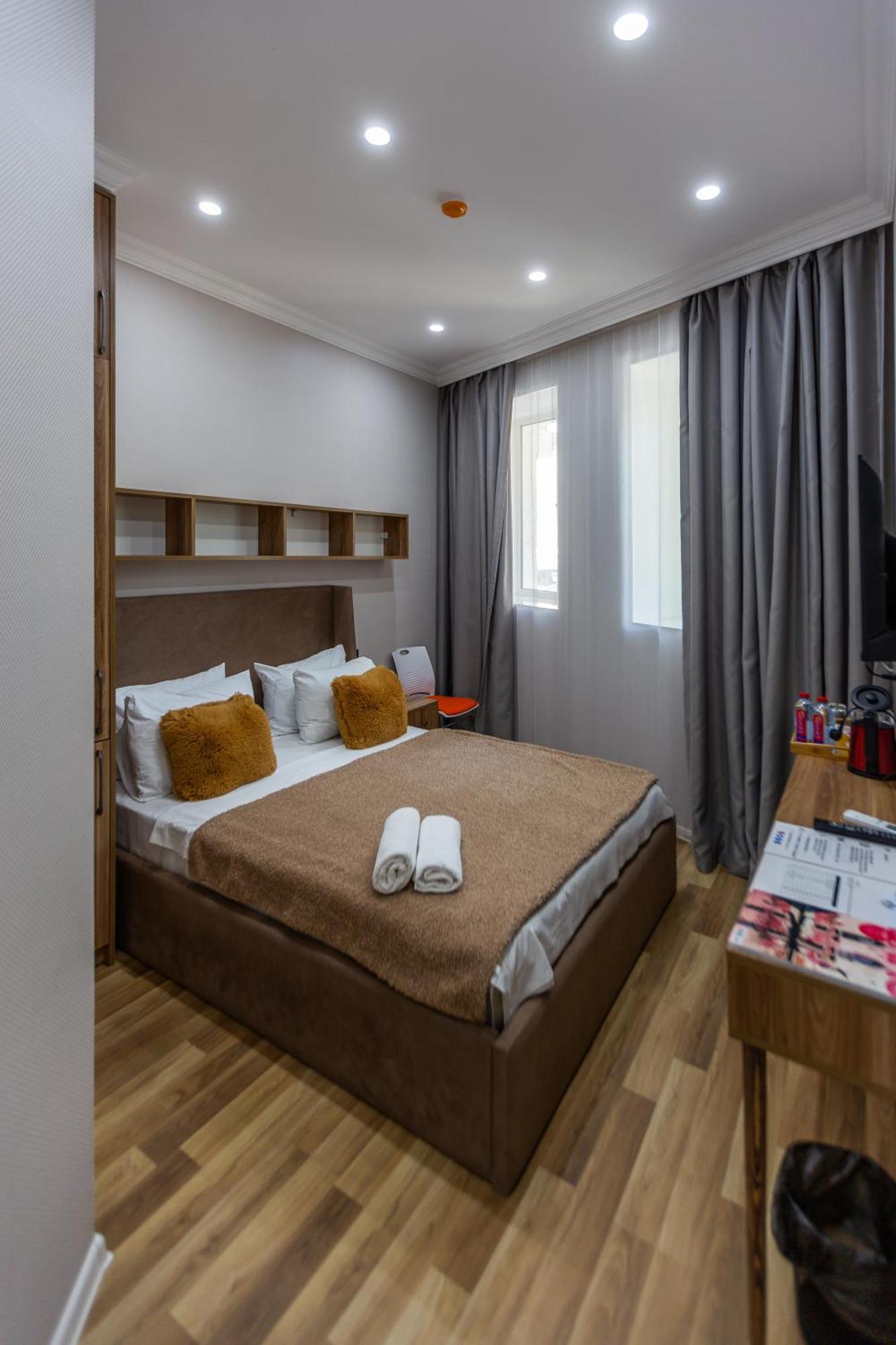 Hillside City Center Hotel Bakoe Buitenkant foto