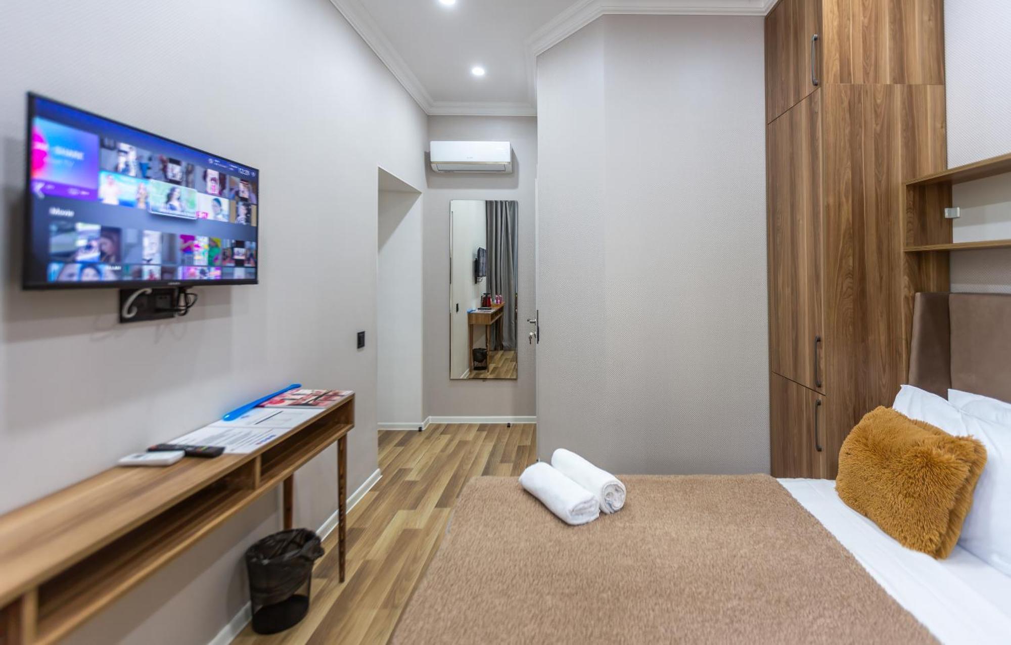 Hillside City Center Hotel Bakoe Buitenkant foto